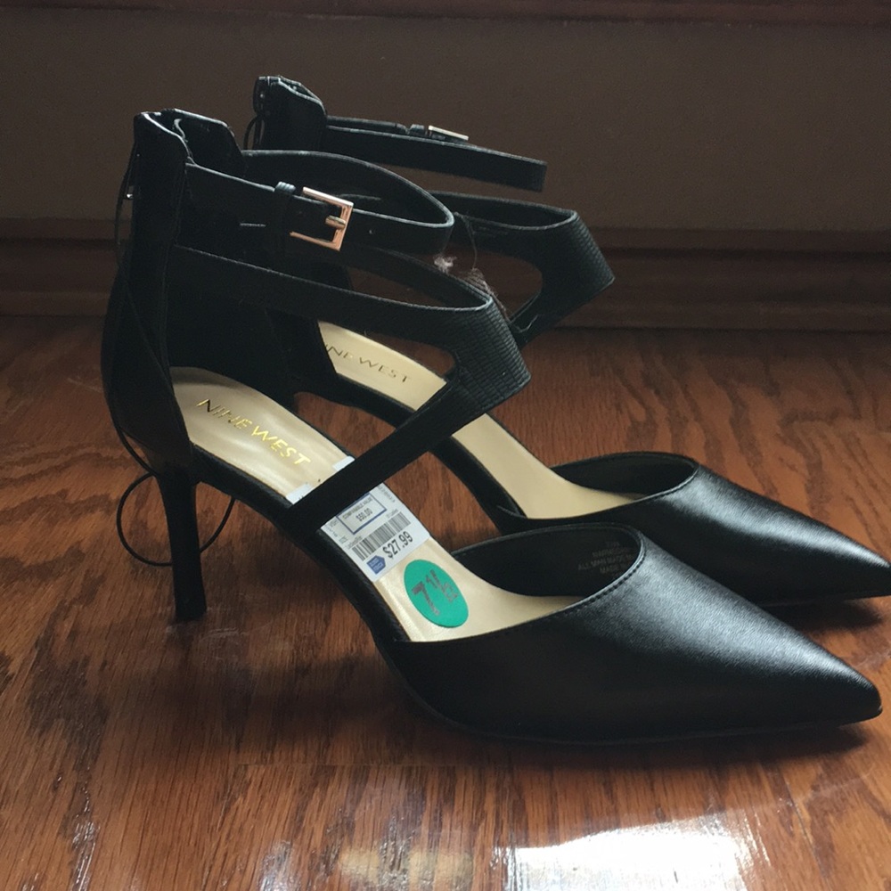 CLASSY POINTED TOE BLACK HEELS